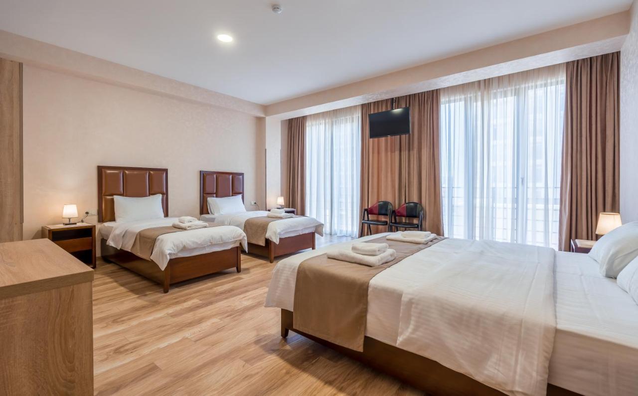 Aura Hotel Tbilisi Exterior photo