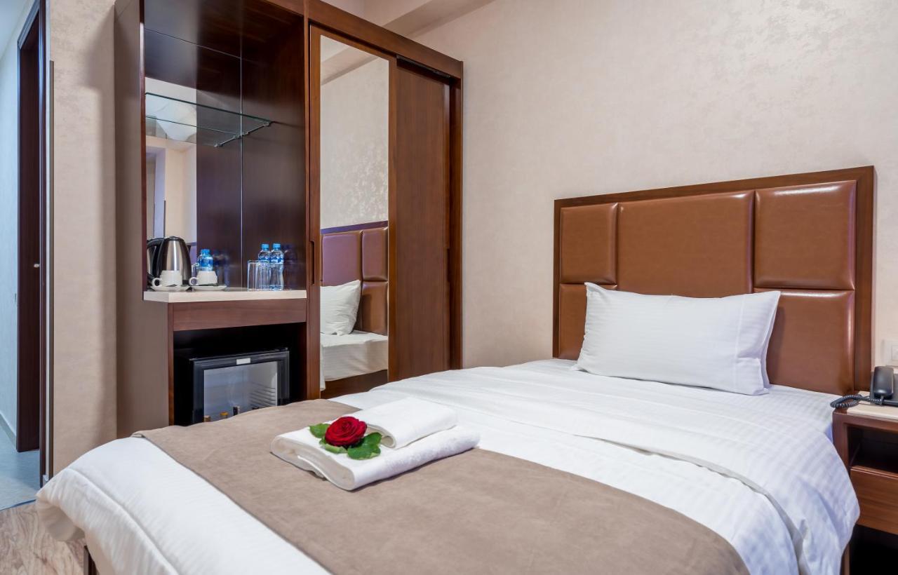 Aura Hotel Tbilisi Exterior photo
